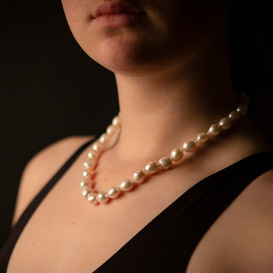 Audrey baroque pearl necklace