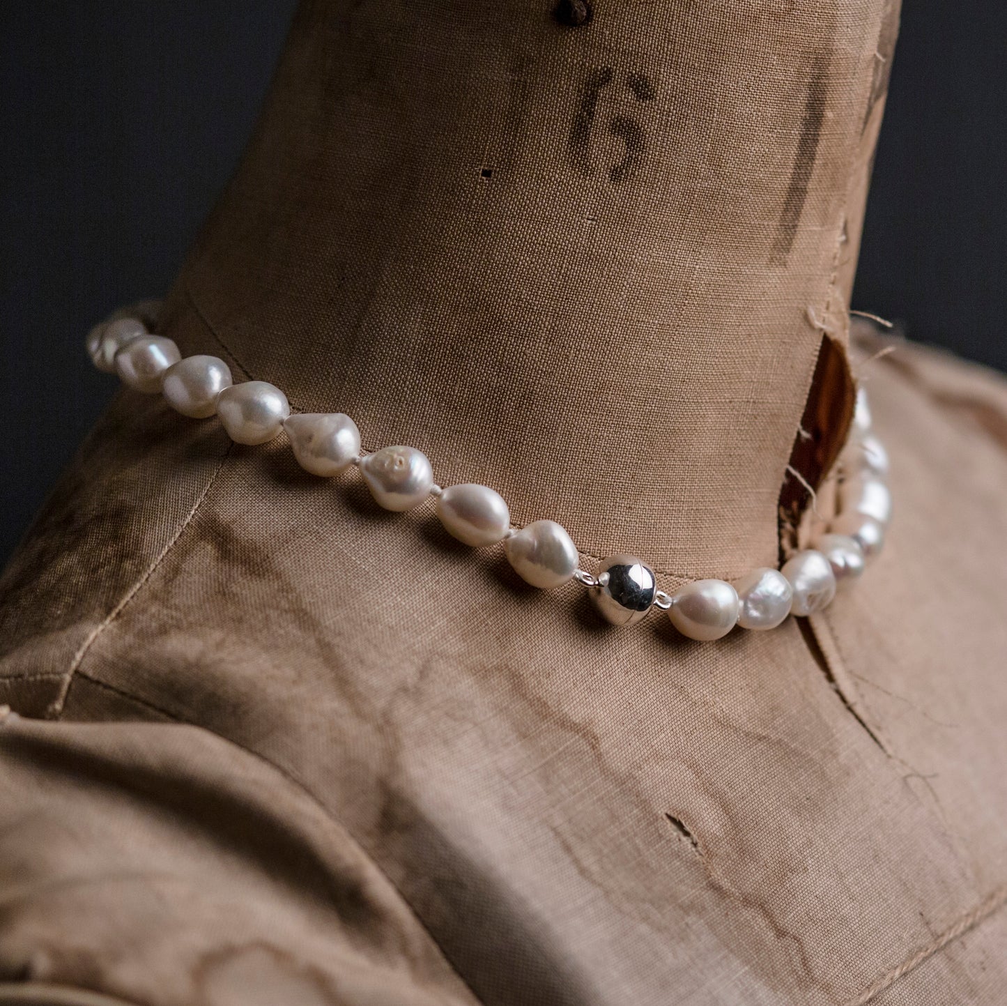 Audrey baroque pearl necklace